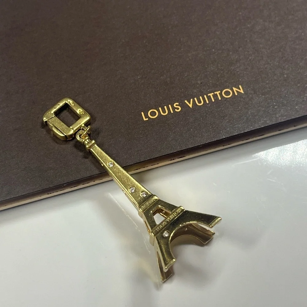 LOUIS VUITTON 18KT GOLD & DIAMOND EIFFEL TOWER CHARM/PENDANT